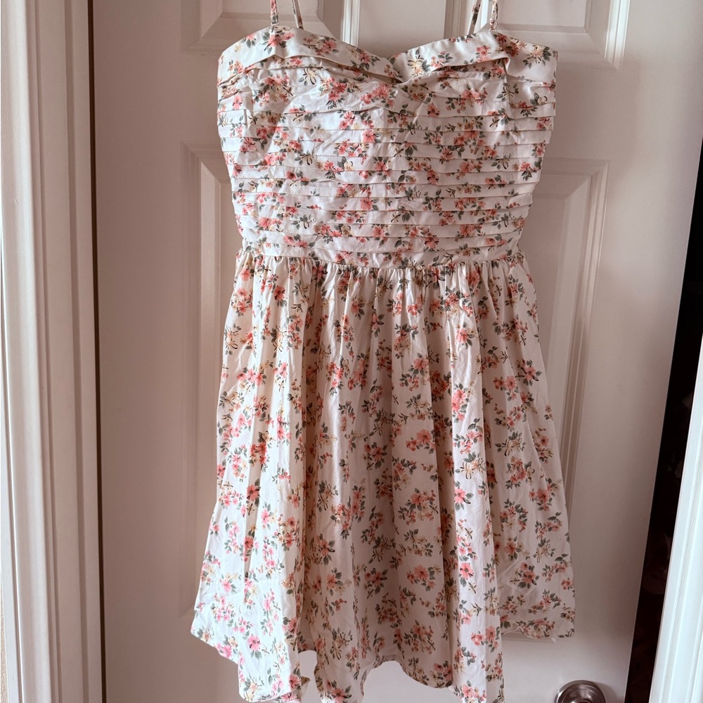 Wayf Floral womens Dress in White and Pink